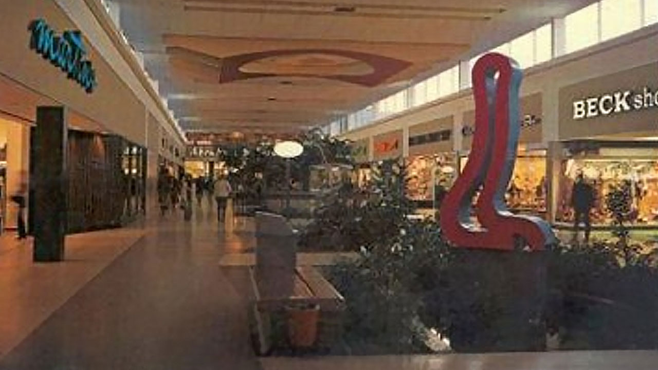 40 Things Every '90s Mallrat Will Remember - Iconic 1990s Stores